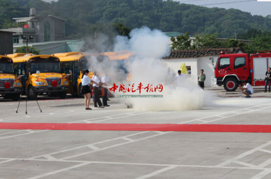 校車價格