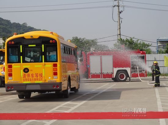 摸石頭過河 康馳攜宇通試水校車定制服務
