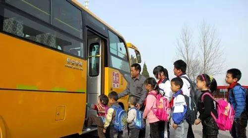 如何系牢鄉村校車的“安全帶”？